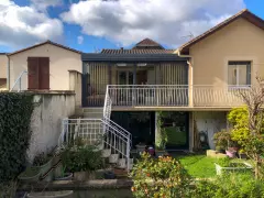 Pose d'une véranda toit plat en aluminium avec puits de jour et fermeture de porche à PERIGUEUX (24) 