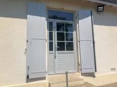 Pose de 3 portes fenêtres à la francaise et volets battants en bois  à TRESSES (33)