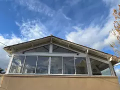 Fermeture sur mesure d'un porche en aluminium à Saint-Sulpice-de-Faleyrens (33)