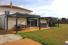 Pose de deux pergolas bioclimatiques avec led et stores à VAYRES (33)