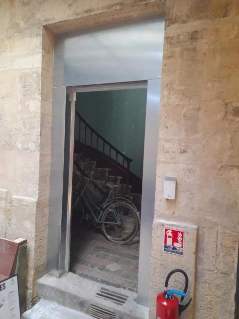 Pose d'une porte aluminium à Bordeaux (33) 